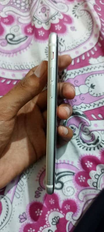 iphone SE 2020 jv 64gb 86 health waterpack 7