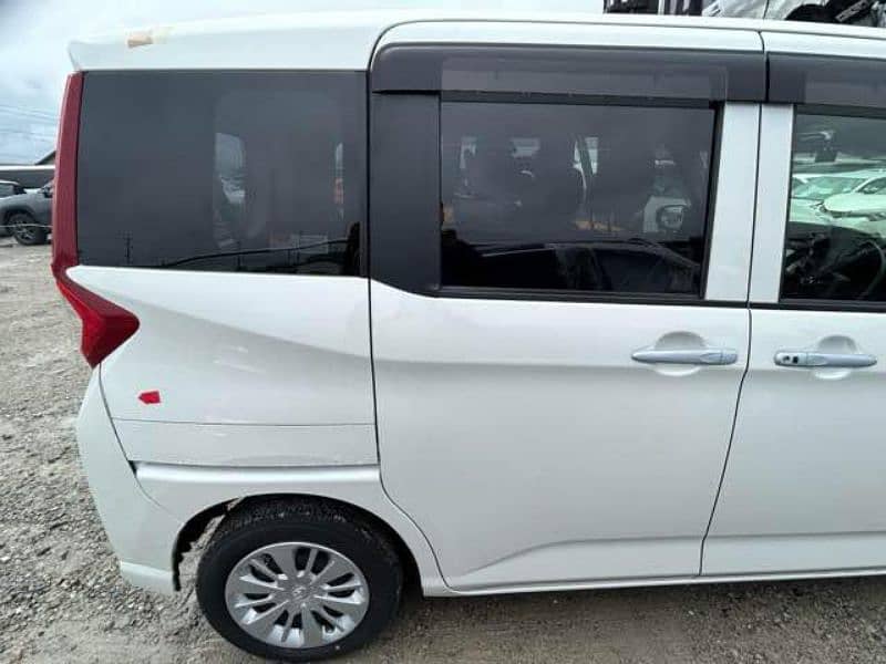 Toyota roomy 3