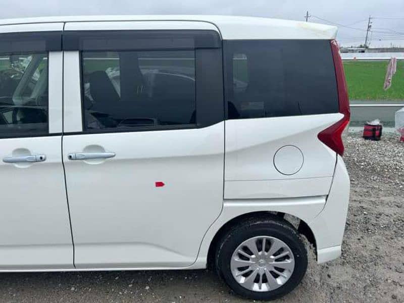 Toyota roomy 4