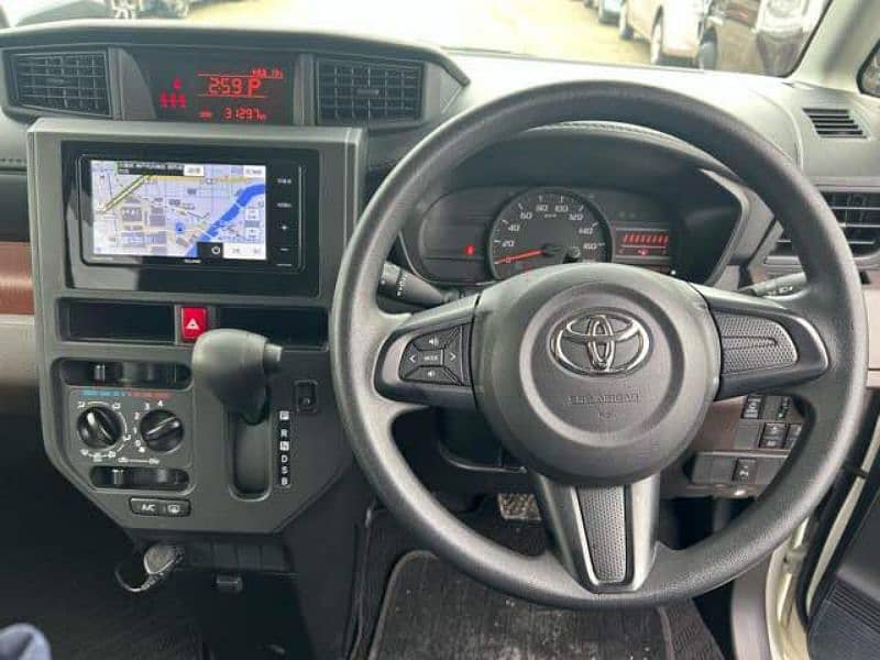 Toyota roomy 6
