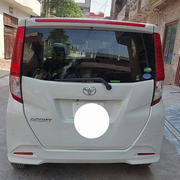 Toyota roomy 9