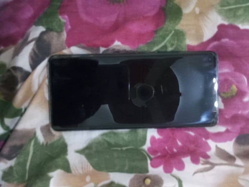 One plus 8 , 8+8 /256 2