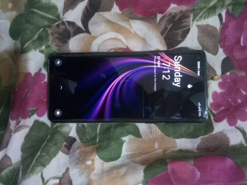 One plus 8 , 8+8 /256 6