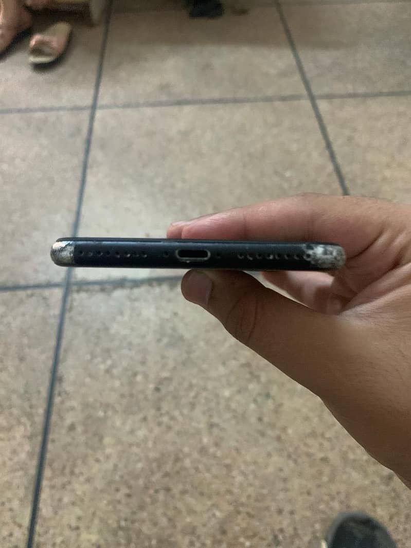 I phone 7 Plus ( 32 GB Non PTA ) 3