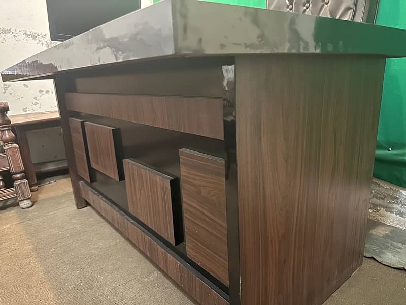 Office table and chair 1