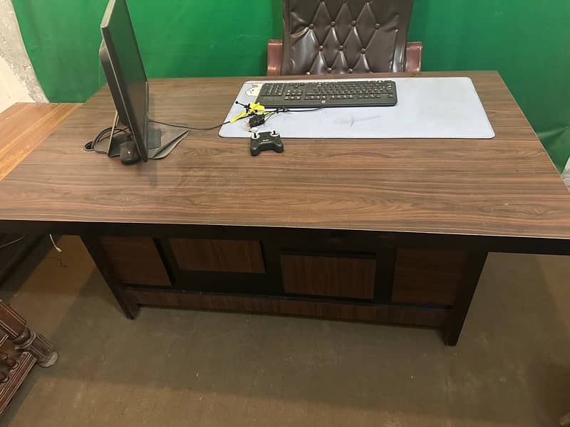 Office table and chair 4