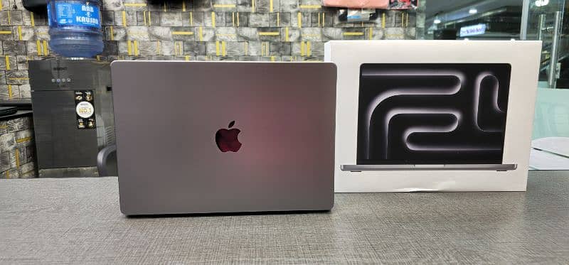 Macbook Pro 14inch M3 2023 8GB 512 0