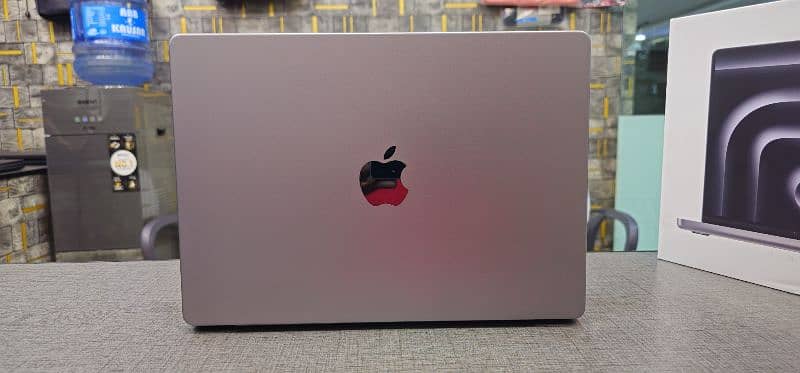 Macbook Pro 14inch M3 2023 8GB 512 1