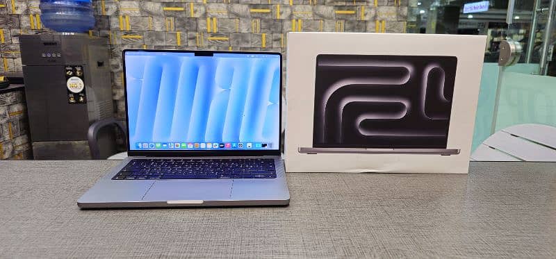 Macbook Pro 14inch M3 2023 8GB 512 3