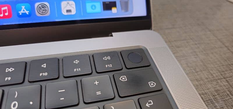 Macbook Pro 14inch M3 2023 8GB 512 4