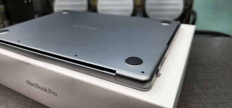 Macbook Pro 14inch M3 2023 8GB 512 9