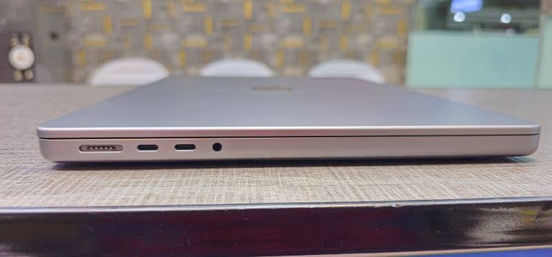 Macbook Pro 14inch M3 2023 8GB 512 11