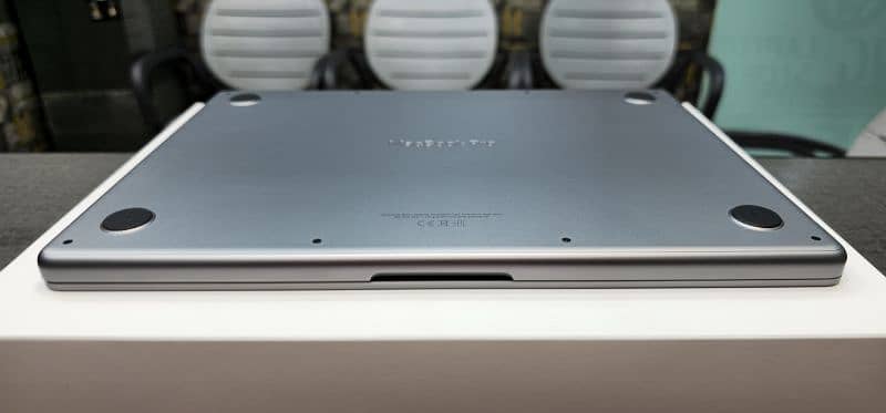 Macbook Pro 14inch M3 2023 8GB 512 12
