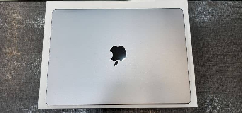 Macbook Pro 14inch M3 2023 8GB 512 15