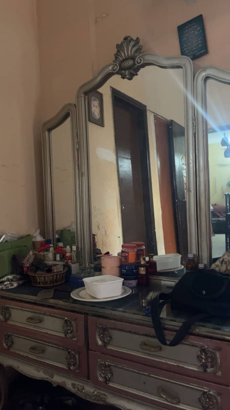 Dressing Table 0