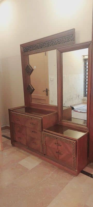Dressing Table. 0