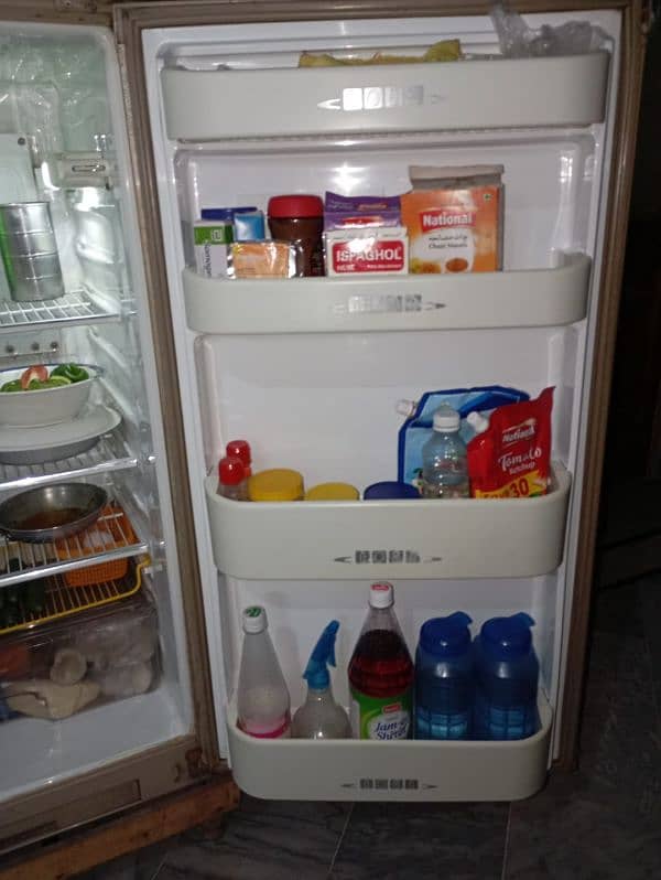 Dawlance big size fridge for sale contact 0/3/2/1/9/8/0/9/8/9/7 2