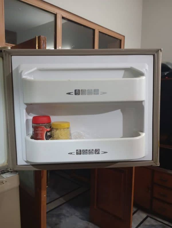Dawlance big size fridge for sale contact 0/3/2/1/9/8/0/9/8/9/7 3