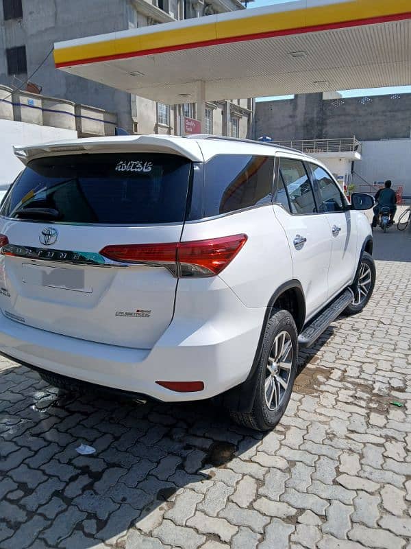 Toyota Fortuner V 2017 4