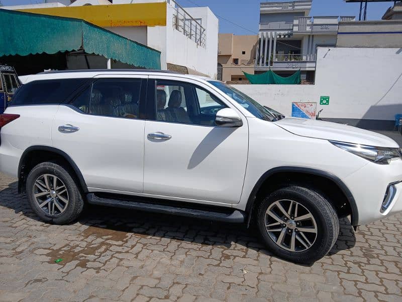 Toyota Fortuner V 2017 5