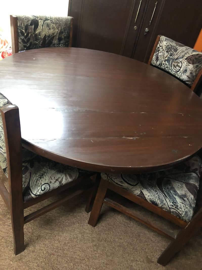 4 seater round Dinning Table 0