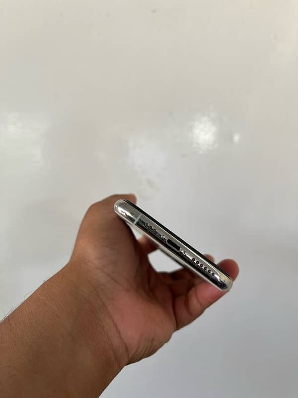 iphone 11 pro( PTA ) 1