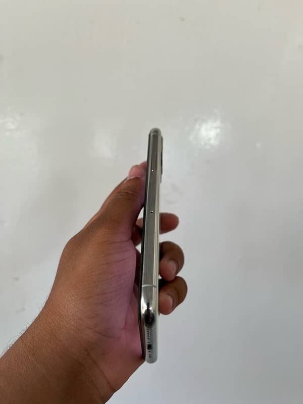 iphone 11 pro( PTA ) 3