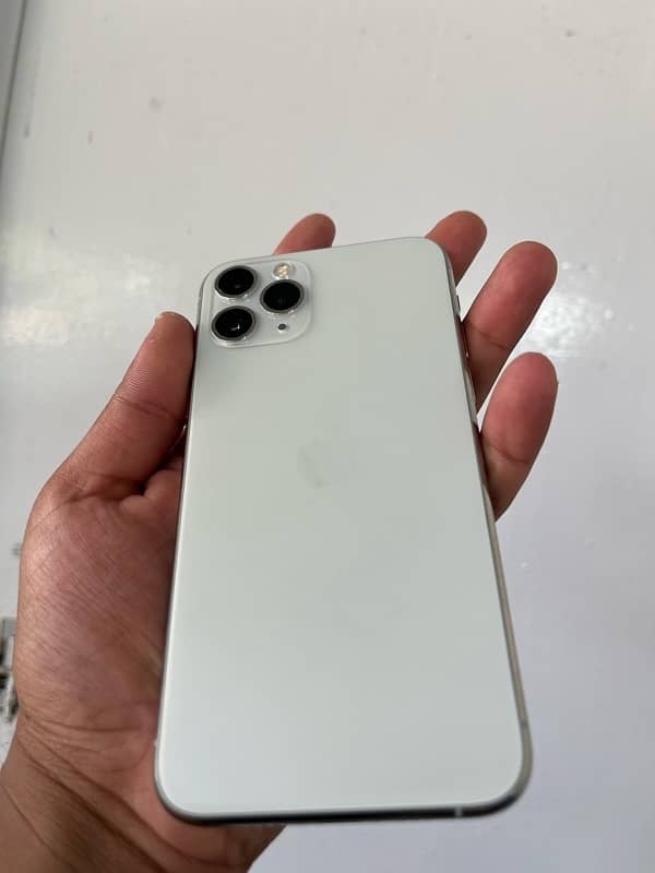 iphone 11 pro( PTA ) 4