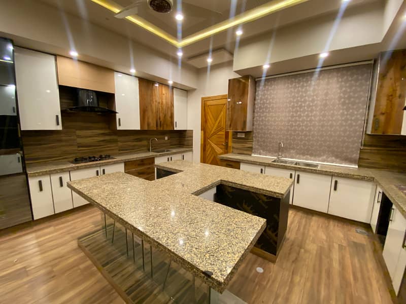30 Marla Corner Beautiful House in Kabul Block, Dc colony Gujranwala. 16