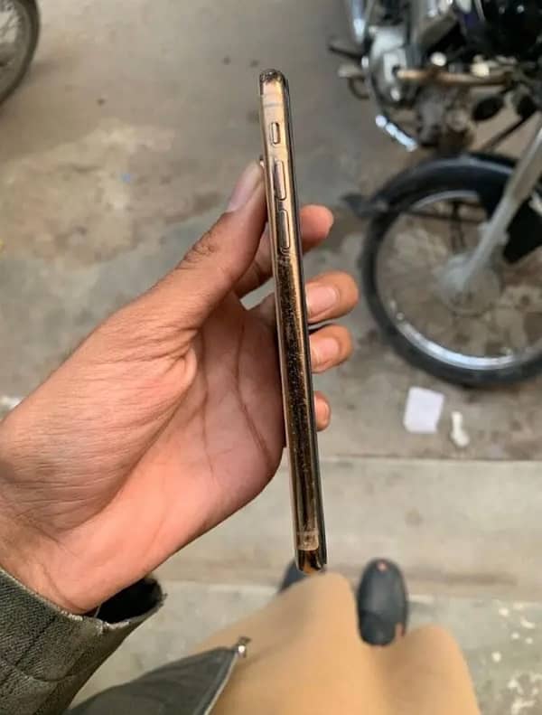 IPhone XS Factory Unlocked 0