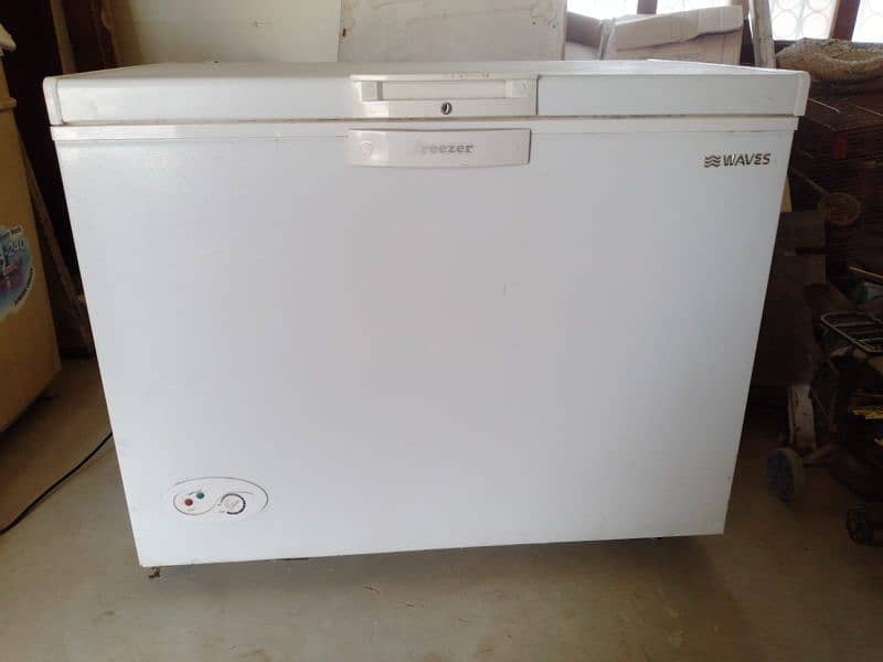 Single Door Waves Freezer 3