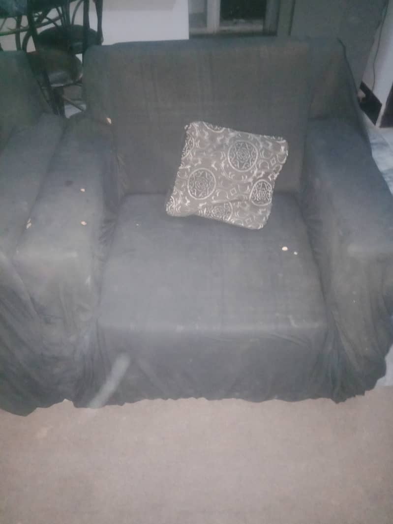 5 seater with cover. Cosion not included 1
