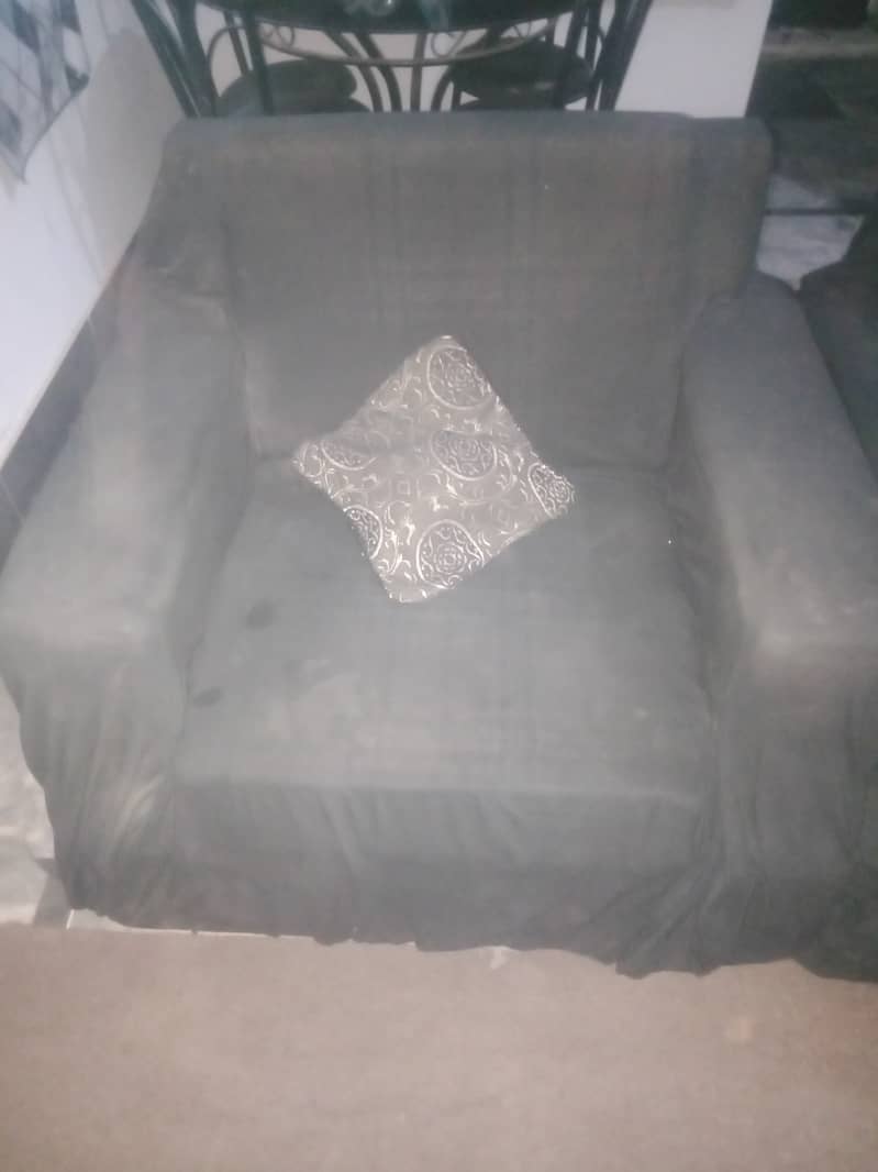 5 seater with cover. Cosion not included 2