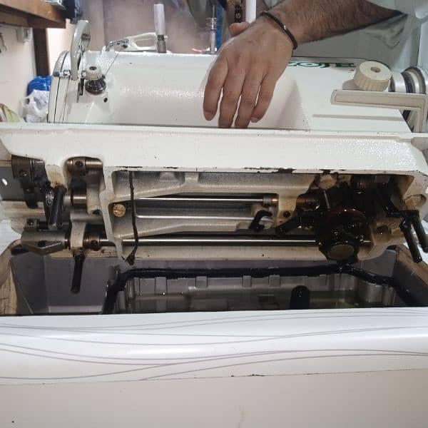 sewing masheen for sell. 3