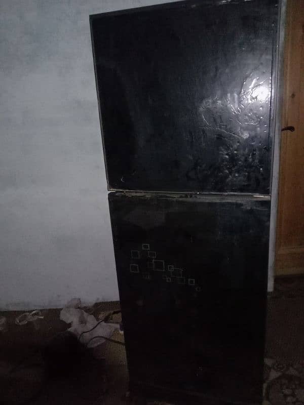 Refrigerator 0