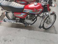Honda 125 neat and clean bike ha