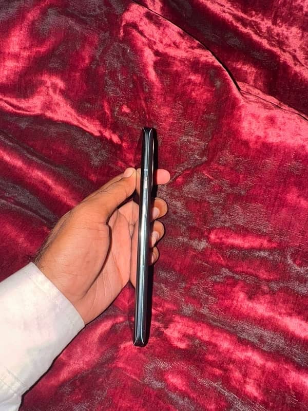 One Plus 9 pro 5g  ( 12 / 256 ) 4