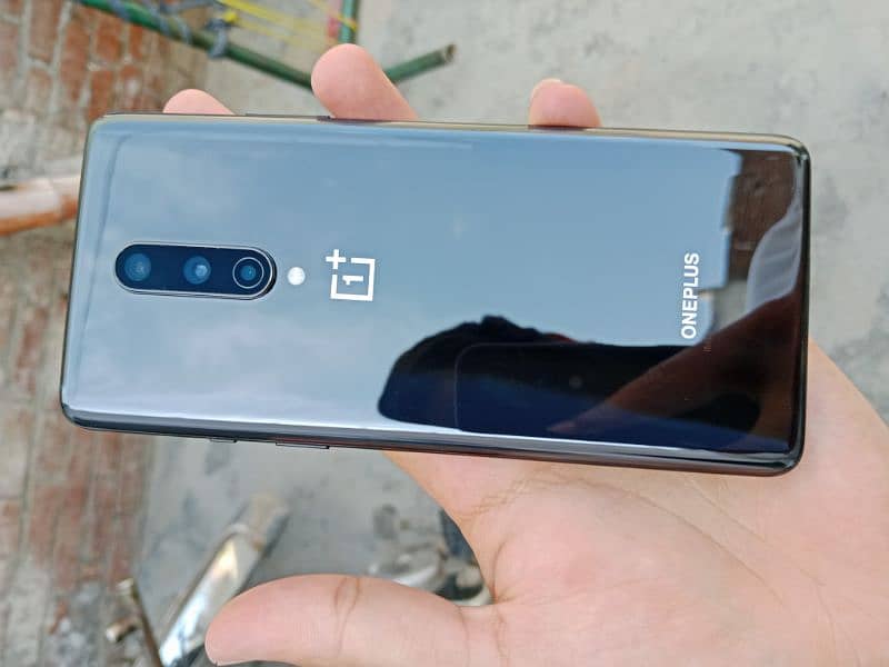 Oneplus 8 single sim 10/9 condition 12+4 ram 128 rom 865 snapdragon 1