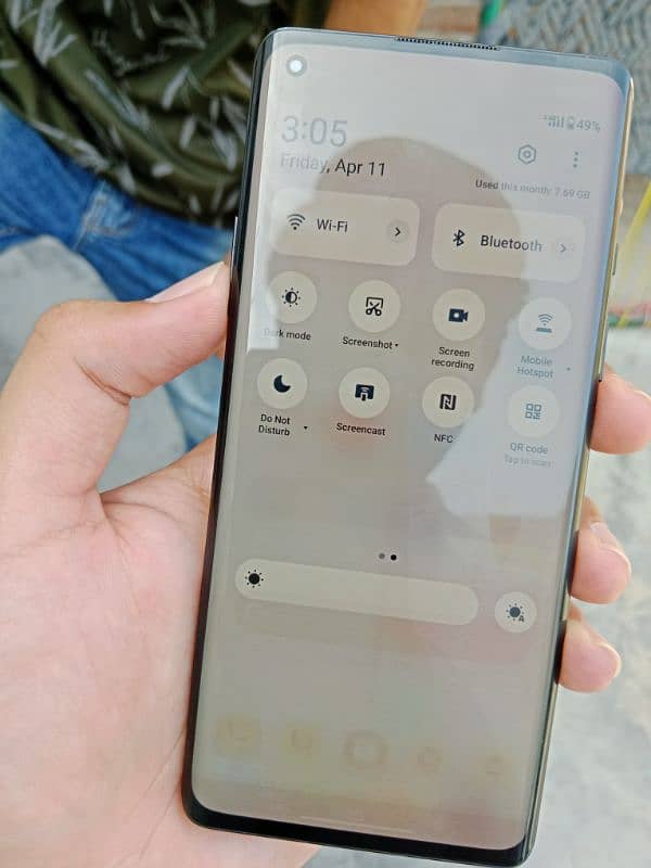 Oneplus 8 single sim 10/9 condition 12+4 ram 128 rom 865 snapdragon 3