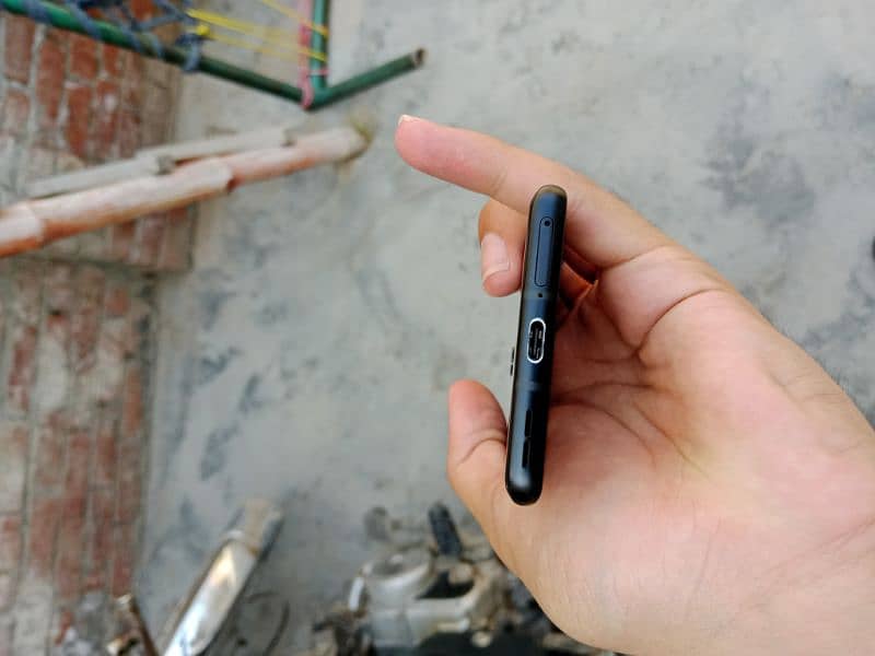 Oneplus 8 single sim 10/9 condition 12+4 ram 128 rom 865 snapdragon 8