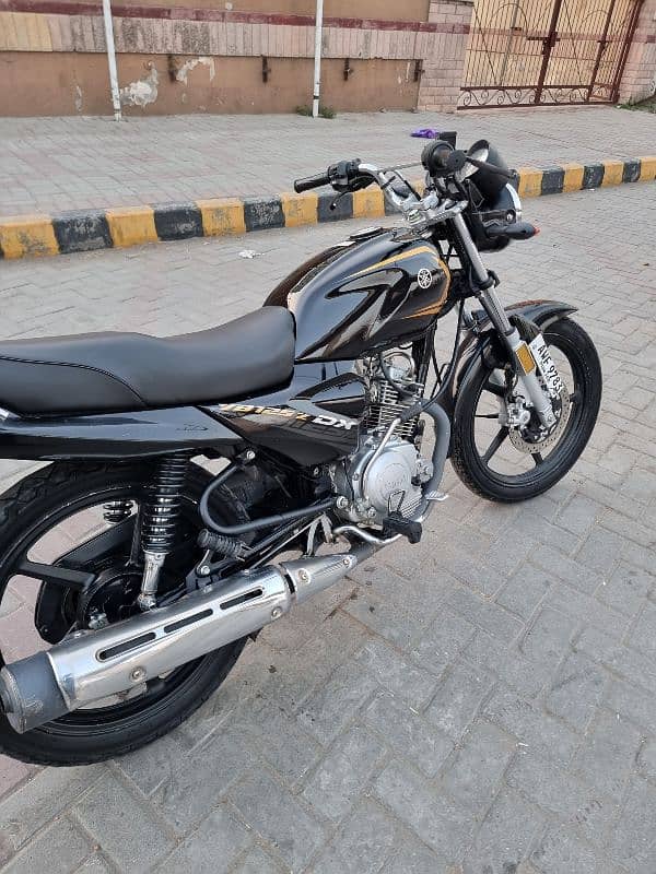 ybr 125z dx all ok 10/10 condition all punjab number ist owner 0