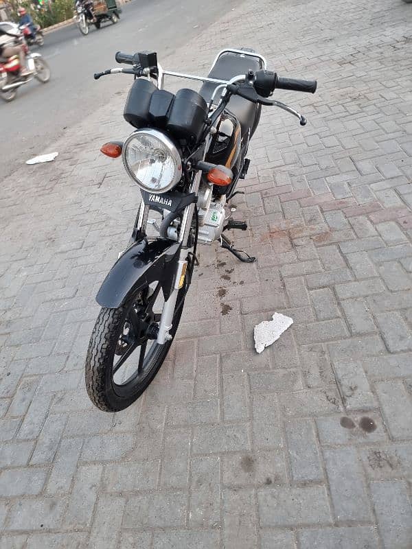 ybr 125z dx all ok 10/10 condition all punjab number ist owner 12