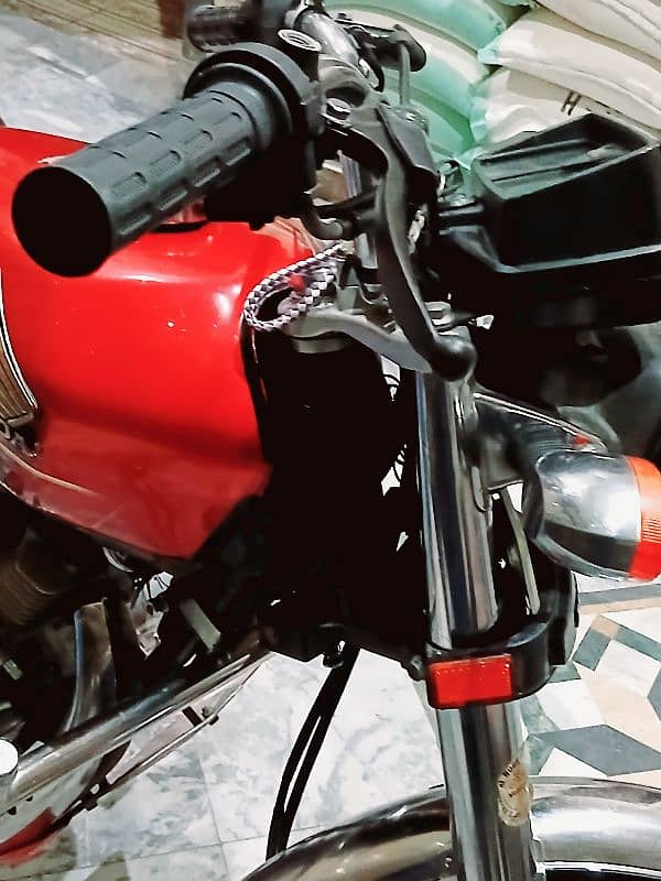 Honda CG125S O3O37718809 3