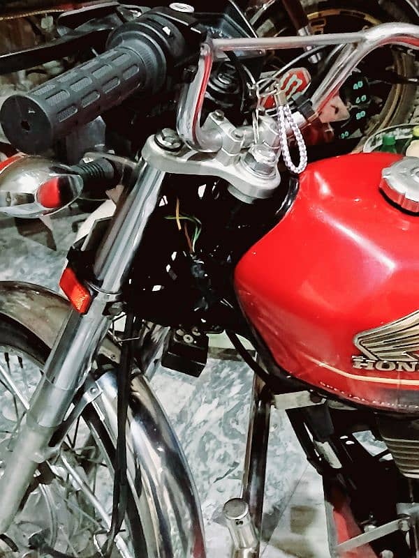 Honda CG125S O3O37718809 7