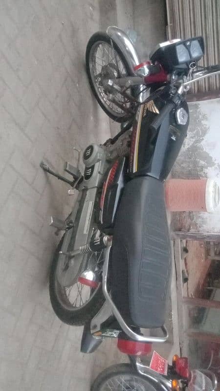 125 Model 2017 good condition all documents available 1
