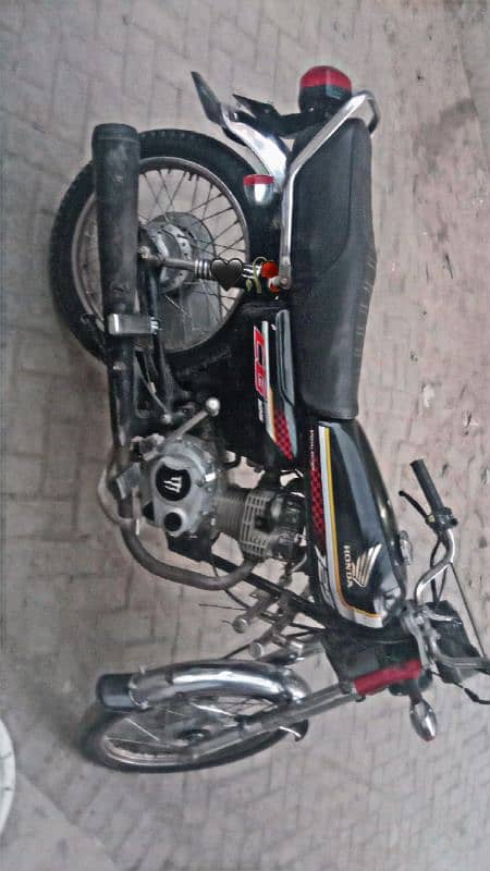 125 Model 2017 good condition all documents available 3