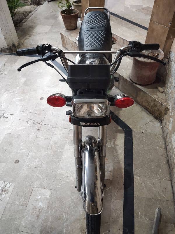 Honda 125 in lush condition 1