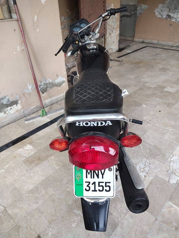 Honda 125 in lush condition 3