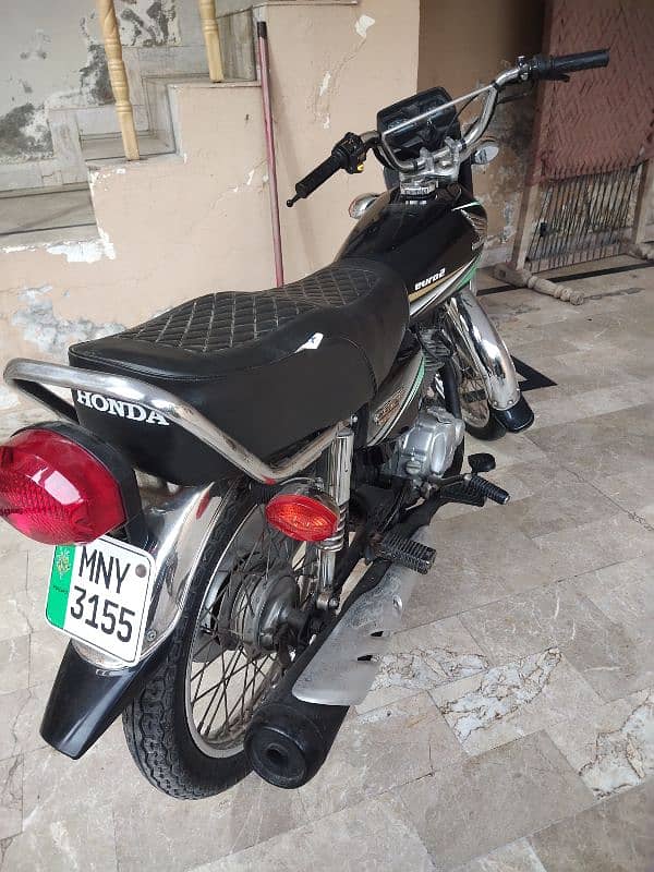 Honda 125 in lush condition 4