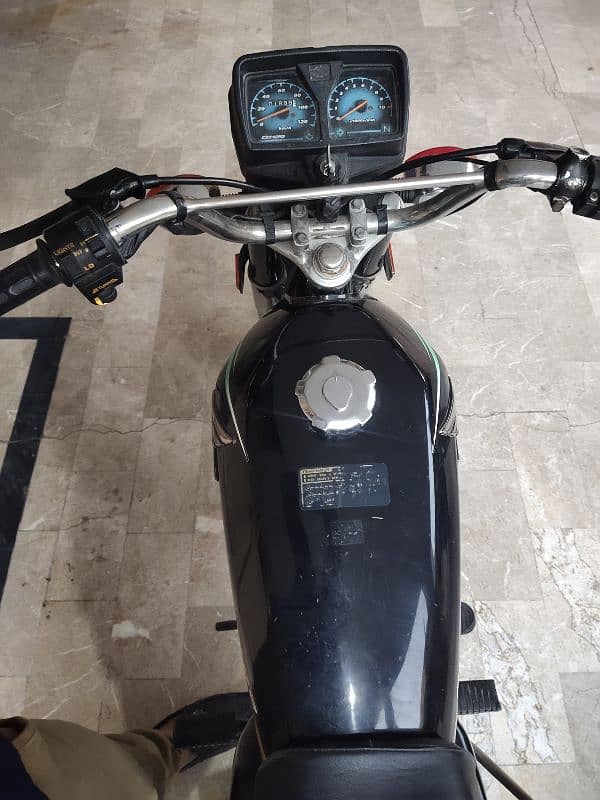 Honda 125 in lush condition 7